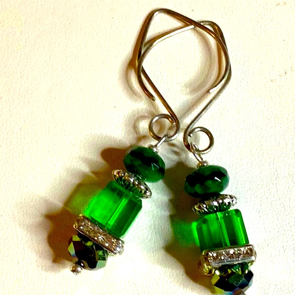 Green Gorgeous Earrings. - Picture 2 of 2